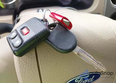 2005 Ford F-150 Lariat/Xlt из США, поврежденный, VIN 1FTPW12595KE97427